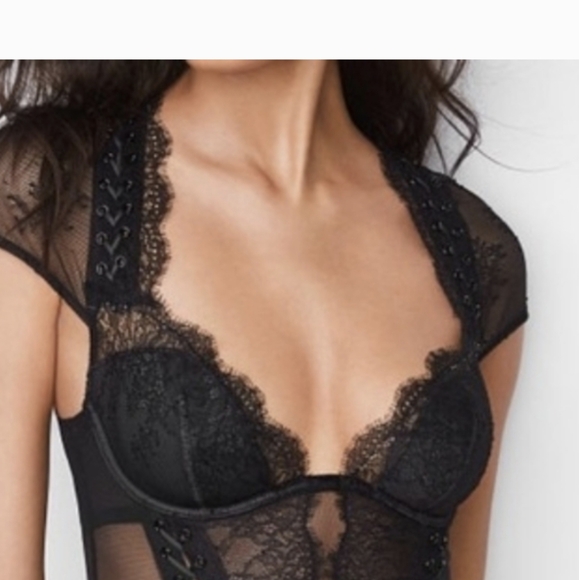 Victoria's Secret Other - VICTORIA'S SECRET LACE CAP SLEEVE lingerie 36C